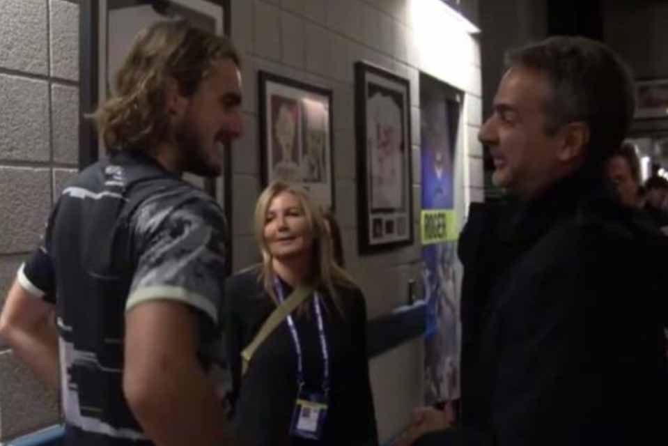 Στα αποδυτήρια πήγε ο πρωθυπουργός Κυριάκος Μητσοτάκης και η σύζυγός του Μαρέβα για να συγχαρούν τον Τσιτσιπά-[ΦΩΤΟ]