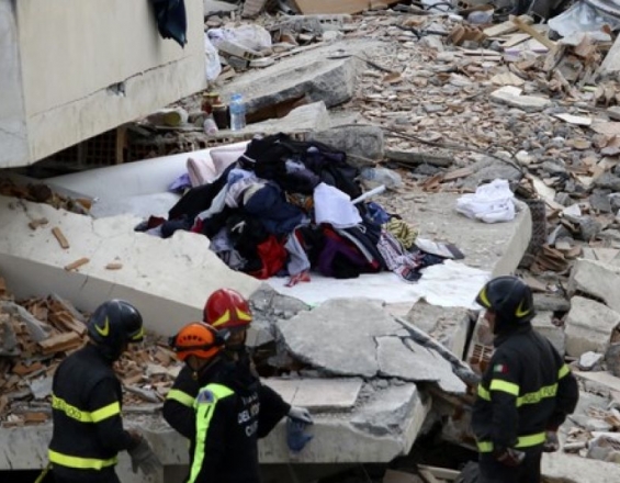 Αλβανία: Ξεκληρίστηκε 9μελής οικογένεια-Nεκρή η μητέρα αγκαλιά με τα παιδιά