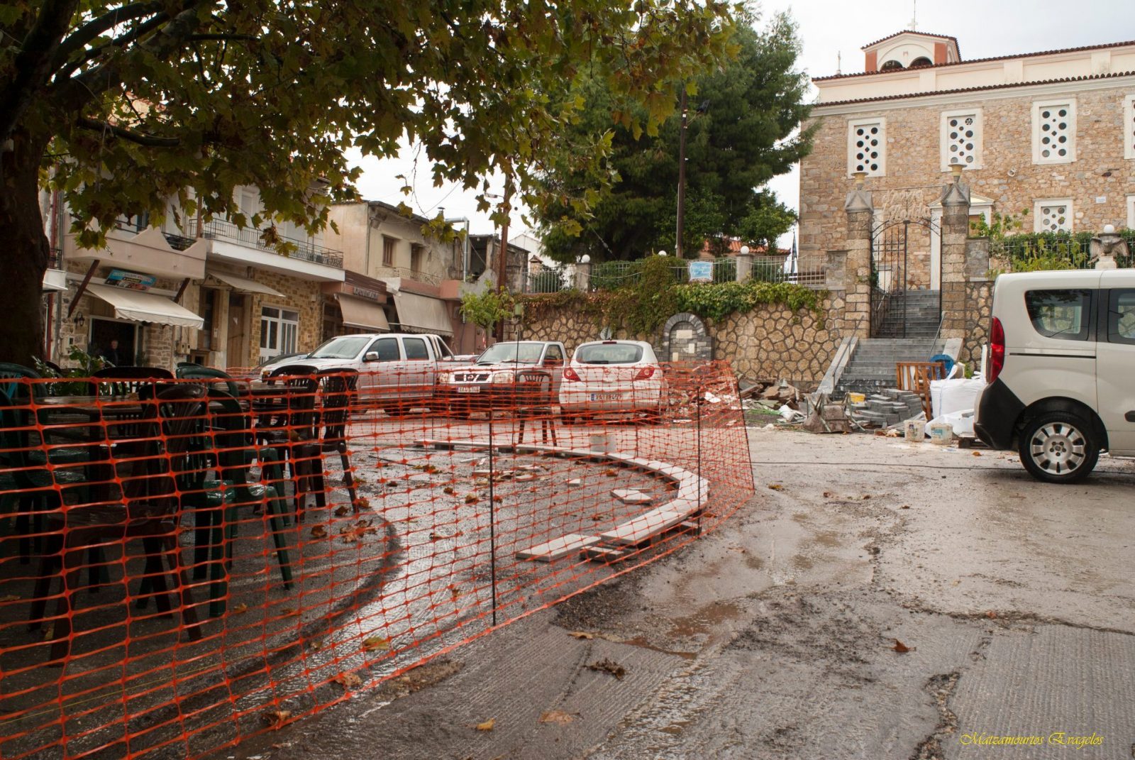 Η πλατεία του Αγίου Λουκά αρχίζει να διαμορφώνεται [ΦΩΤΟ]