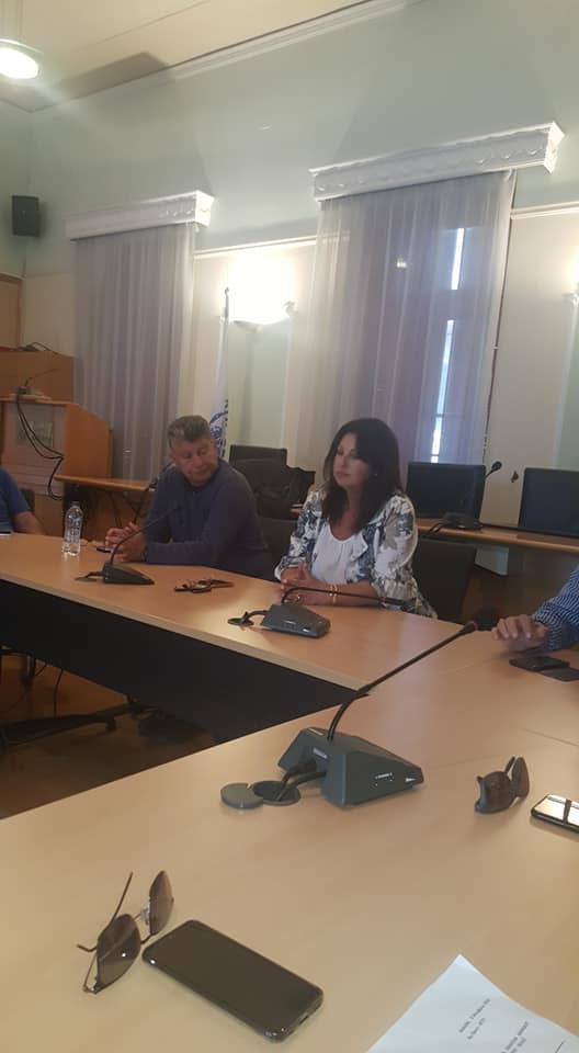 Η Ελένη Μιντζιφίρη ευχαρίστησε την πρόεδρο του ΔΟΑΠΠΕΧ  Ελένη Αϊδίνη