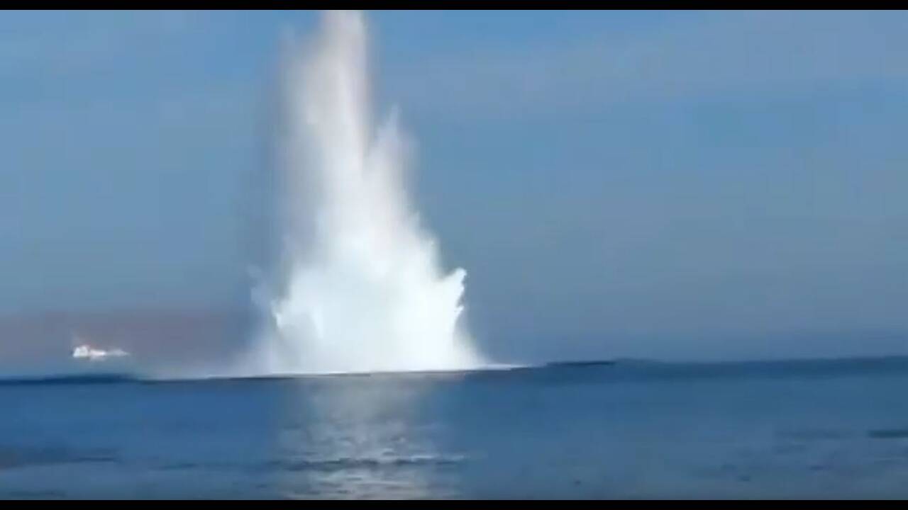 Εξουδετερώθηκε βόμβα του Β’ Παγκοσμίου Πολέμου στη θάλασσα (video)