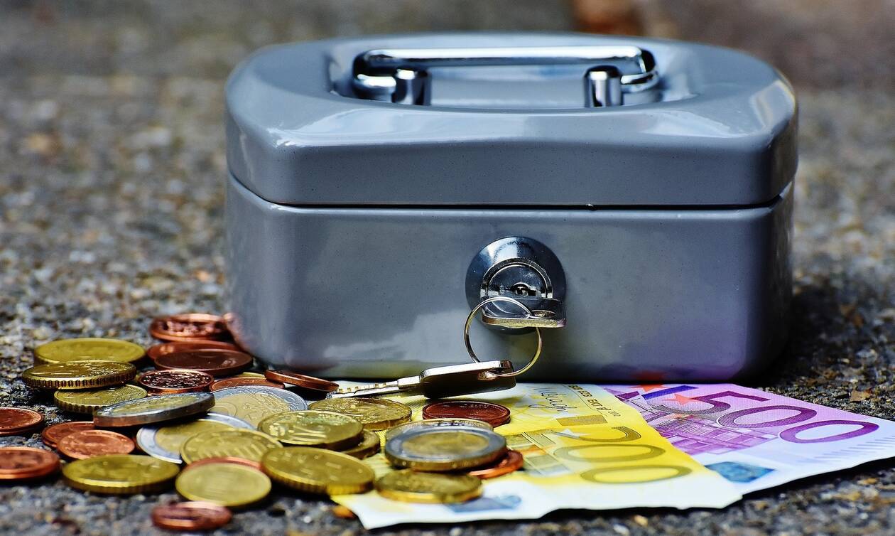 Συντάξεις: Αυτοί θα πάρουν αναδρομικά έως και 10.560 ευρώ (Πίνακες)