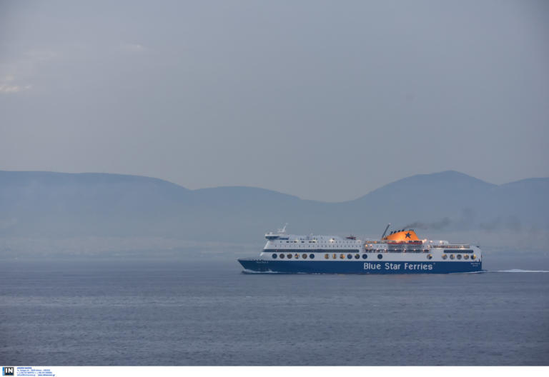 Αιγαίο: Εισροή υδάτων στο Blue Star Naxos – Αγωνία μεσοπέλαγα για 132 επιβάτες του πλοίου