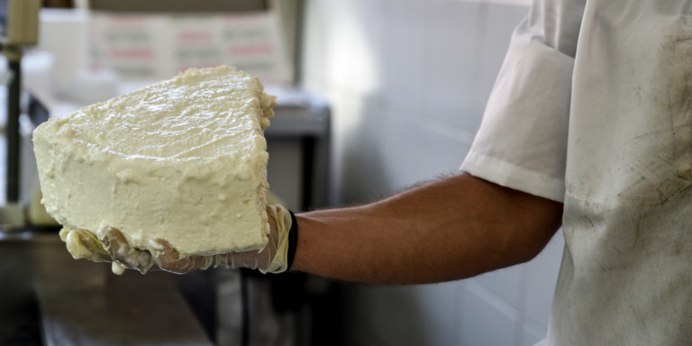 Φέτα, ούζο, ελιές Καλαμών, μαστίχα Χίου στη λίστα με τα 100 προστατευόμενα προϊόντα στη συμφωνία ΕΕ-Κίνας