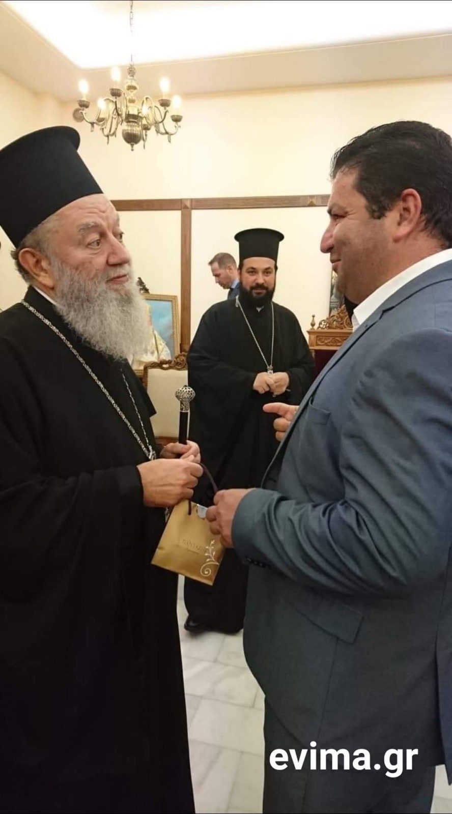 Ευχές στον Μητροπολίτη Χαλκίδος από τον δήμαρχο Μαντουδίου-Λίμνης-Αγίας Άννας