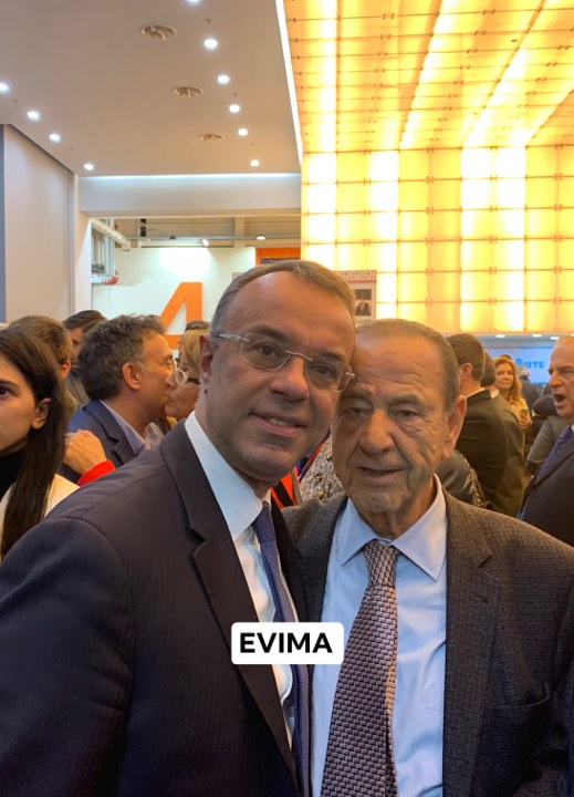 Μετά από χρόνια στο Συνέδριο της ΝΔ ο Μιχάλης Σίδερης-Τα εύσημα στον Σταϊκούρα