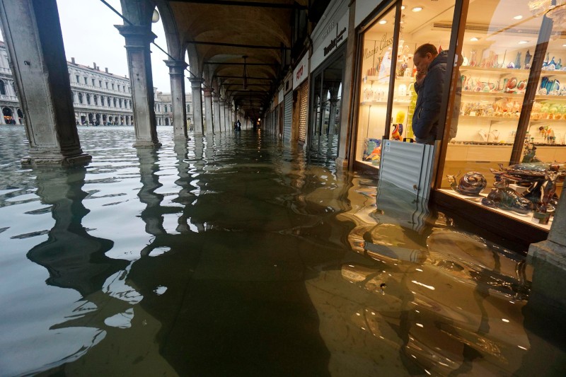 Η Βενετία πνίγηκε-Η στάθμη του νερού έφτασε στα 187 εκ.  [ΒΙΝΤΕΟ&ΦΩΤΟ]