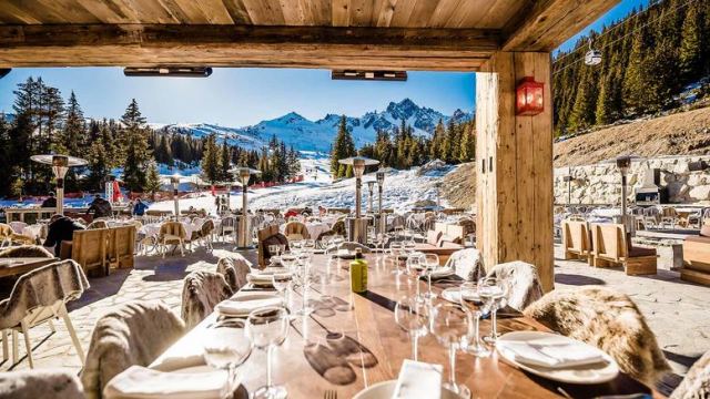 «Λουκέτο» στο χειμερινό Nammos των Άλπεων – Τζίροι που «ζαλίζουν»