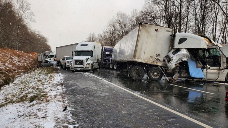 Δύο νεκροί και 44 τραυματίες