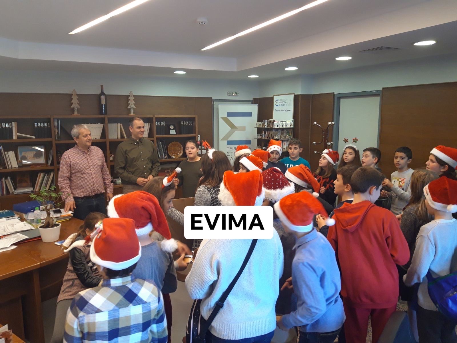 Είπαν τα κάλαντα στον αντιπεριφερειάρχη Εύβοιας