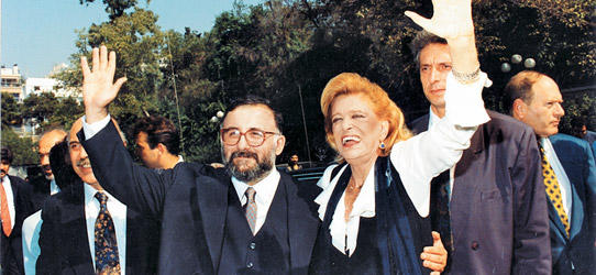 Ο Παπανδρέου αποχαιρετάει τον Θάνο Μικρούτσικο – Υπήρξε Υπουργός του ΠΑΣΟΚ