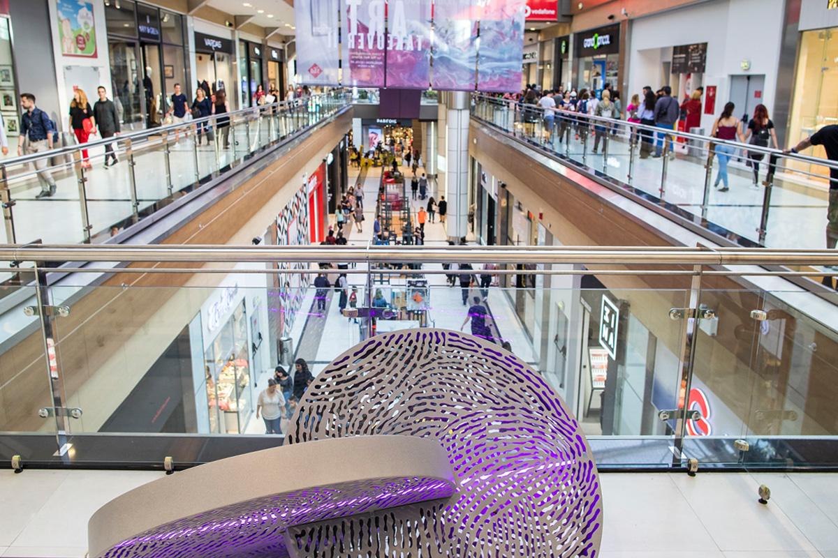 “Ντου” αναρχικών στο Mall στο Μαρούσι – Ισχυρές αστυνομικές δυνάμεις στο σημείο (Εικόνα)