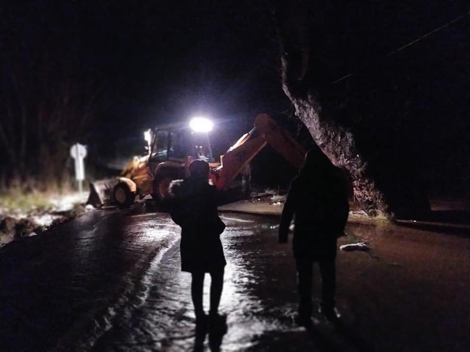 Στην πρώτη γραμμή στα προβλήματα στο Μαντούδι η περιφερειακή σύμβουλος Μαρία Αναγνώστου[ΦΩΤΟ]