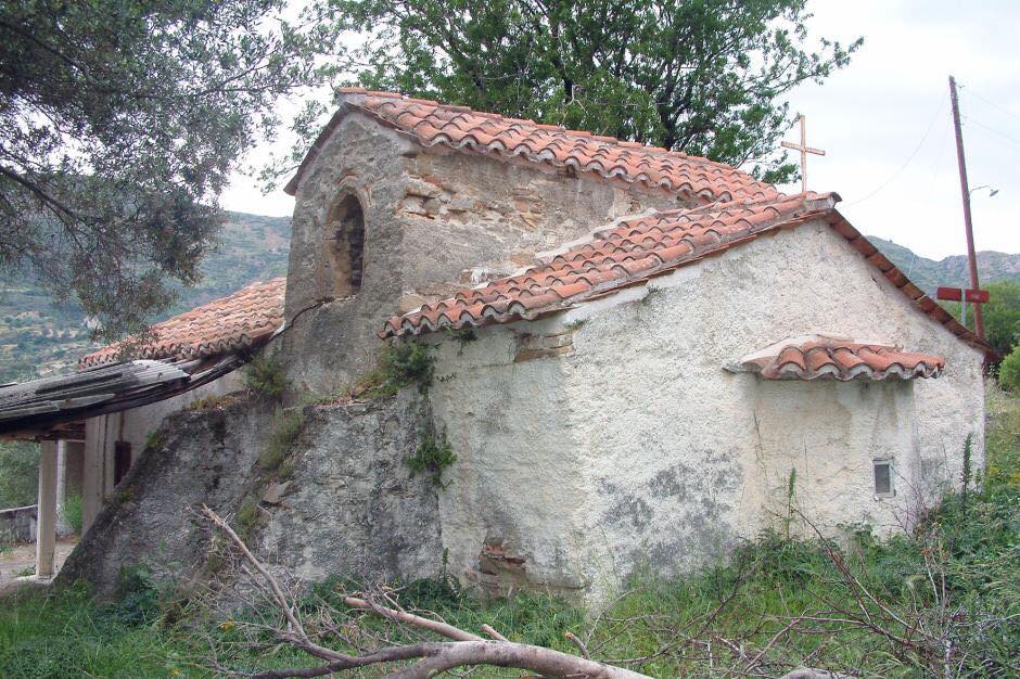 Δείτε που βρίσκεται αυτό το γραφικό εκκλησάκι του Αγίου Νικολάου στην Εύβοια
