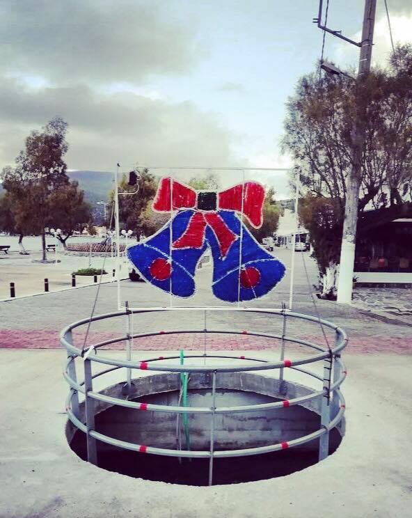 Συνεχίζουν να στολίζουν τον Αλμυροπόταμο!