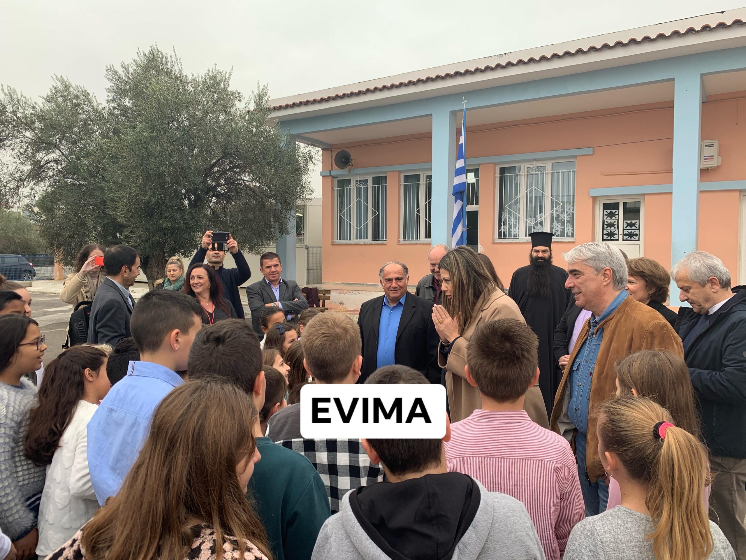 Η συγκινητική συνομιλία της υφυπουργού Παιδείας με τους μαθητές του Δημοτικού Σχολείου στο Καλοχωρι -Παντειχι-[ΒΙΝΤΕΟ]