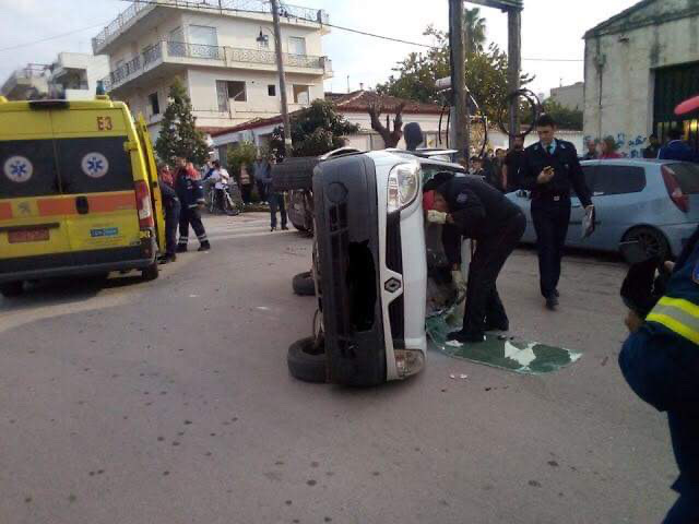 60χρονη η γυναίκα που απεγκλωβίστηκε από την Πυροσβεστική στο τροχαίο στη Ν. Αρτάκη [ΦΩΤΟ]