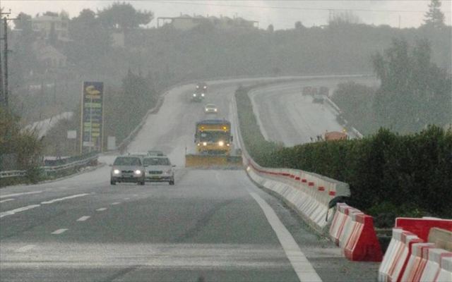 Σε επιφυλακή για χιόνια στην εθνική οδό Αθηνών Λαμίας