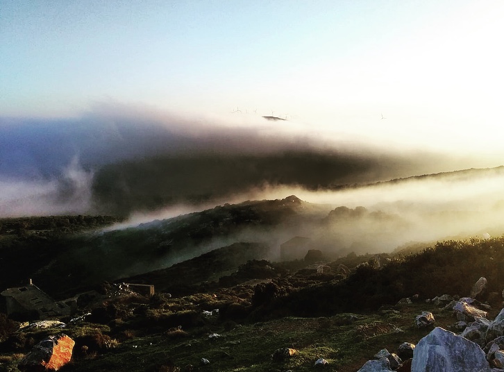 Έπληξε τα βουνά της Εύβοιας η ομίχλη σήμερα!