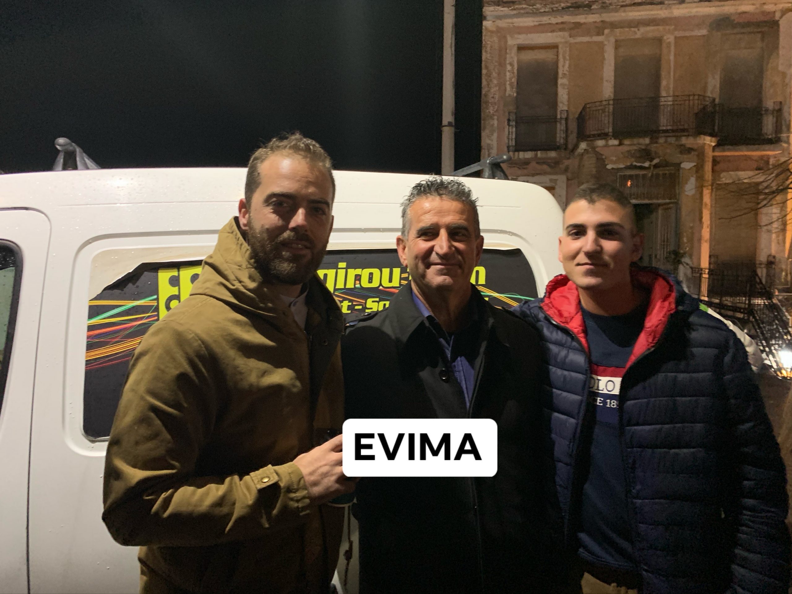 Κύμη – Σε λίγο το άναμμα του δέντρου από τον αντιδήμαρχο