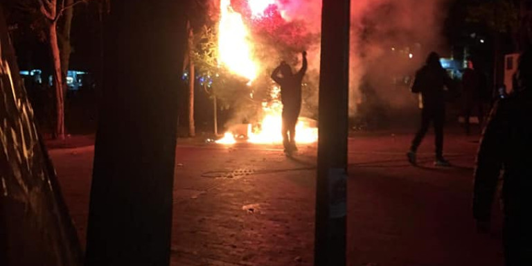 Εξάρχεια: Έκαψαν και το δεύτερο χριστουγεννιάτικο δέντρο