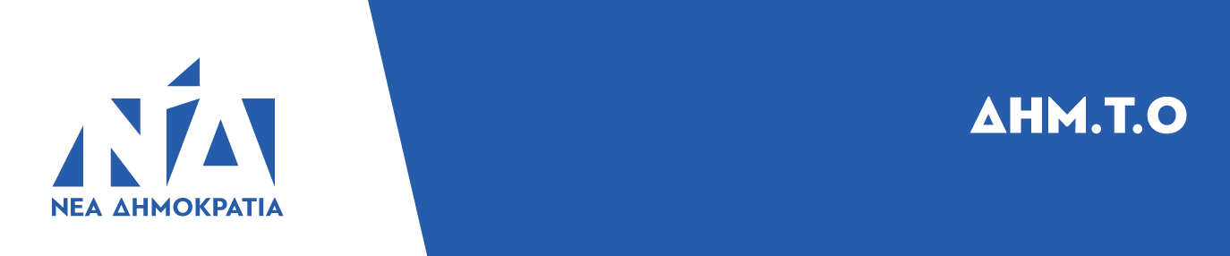 Απονομή Αναμνηστικής πλακέτας στον πρόεδρο της ΔΗΜ.Τ.Ο  Χαλκίδας  κύριο Κων/νο Παπαγεωργίου  από την Chalkida Tennis Academy