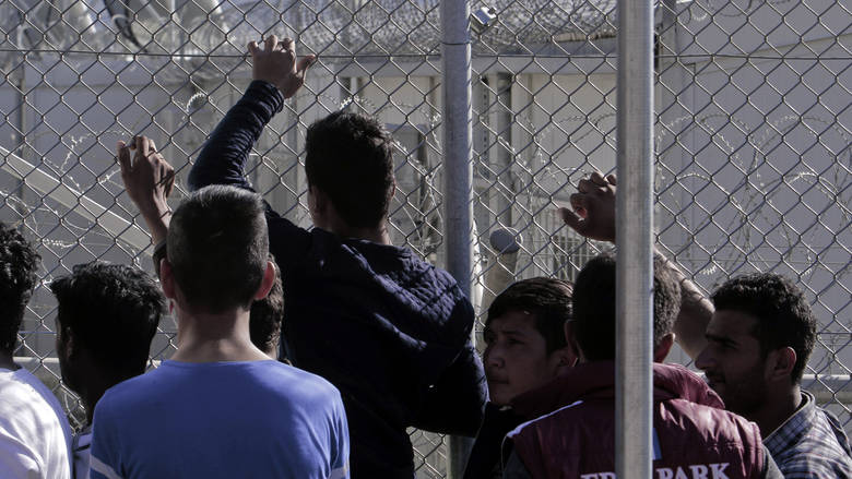 Αυτή είναι η πρόταση της κυβέρνησης για να «αναπνεύσει» η Ελλάδα από τις ροές μεταναστών