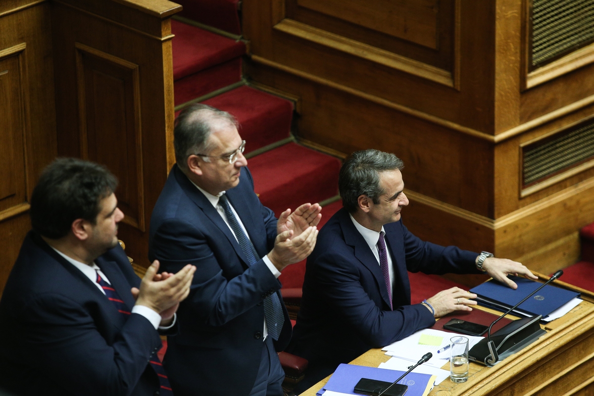 Ψήφος αποδήμων: Με ιστορική συναίνεση και πλειοψηφία 288 βουλευτών εγκρίθηκε το νομοσχέδιο