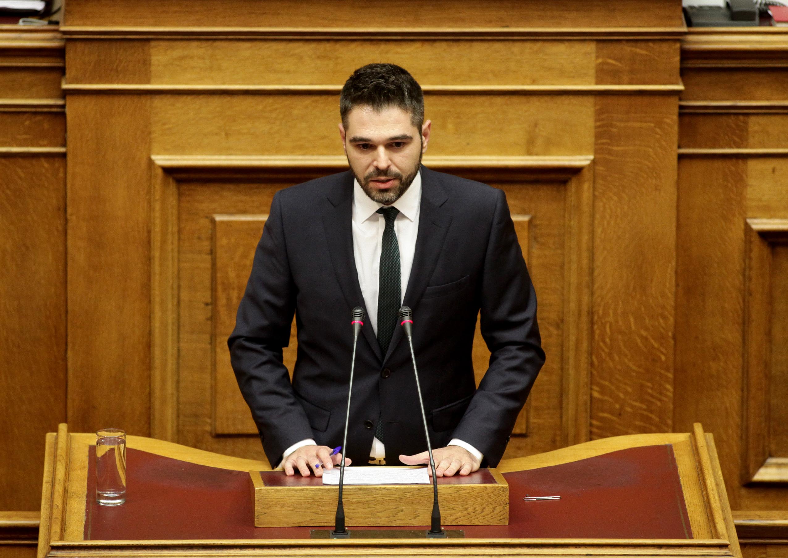 Γιάννης Σαρακιώτης: «Στο ίδιο έργο θεατές»