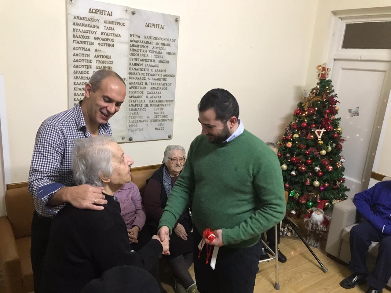 Κοντά στους ηλικιωμένους της Θήβας ο περιφερειάρχης Στερεάς Ελλάδας [ΦΩΤΟ]