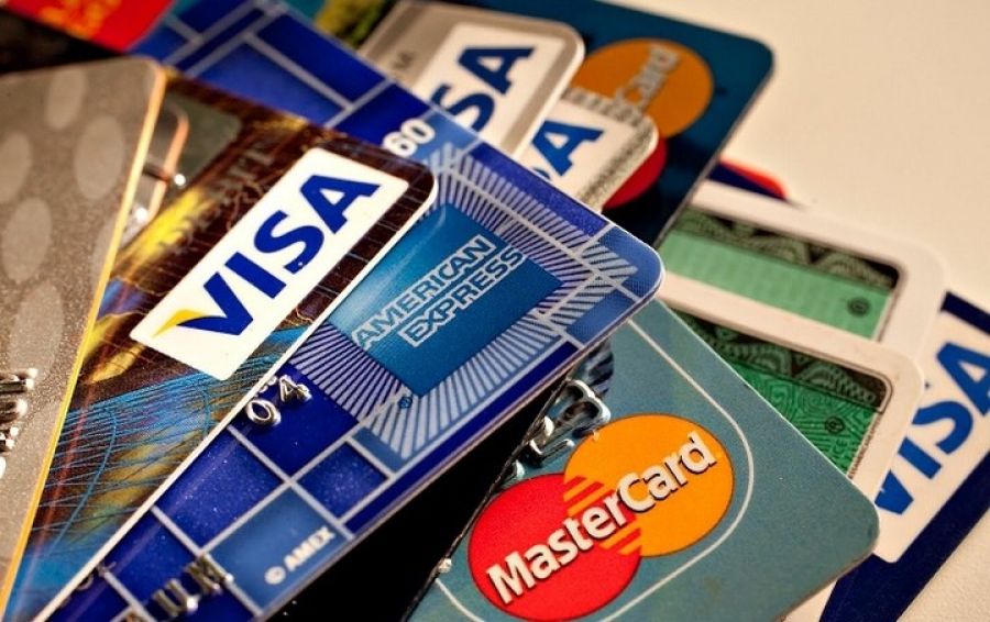 Συναγερμός στις τράπεζες! Χάκερς έκλεψαν δεδομένα από 15.000 κάρτες !