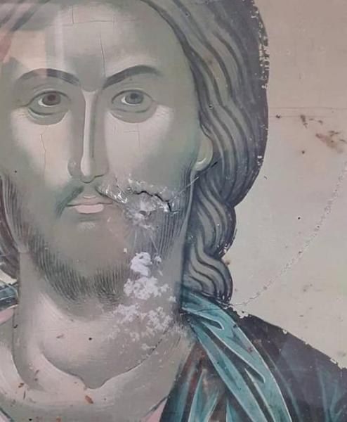 Βανδαλισμοί σε εκκλησάκια στη Θάσο- Πυροβόλησαν τις εικόνες  -[ΦΩΤΟ]