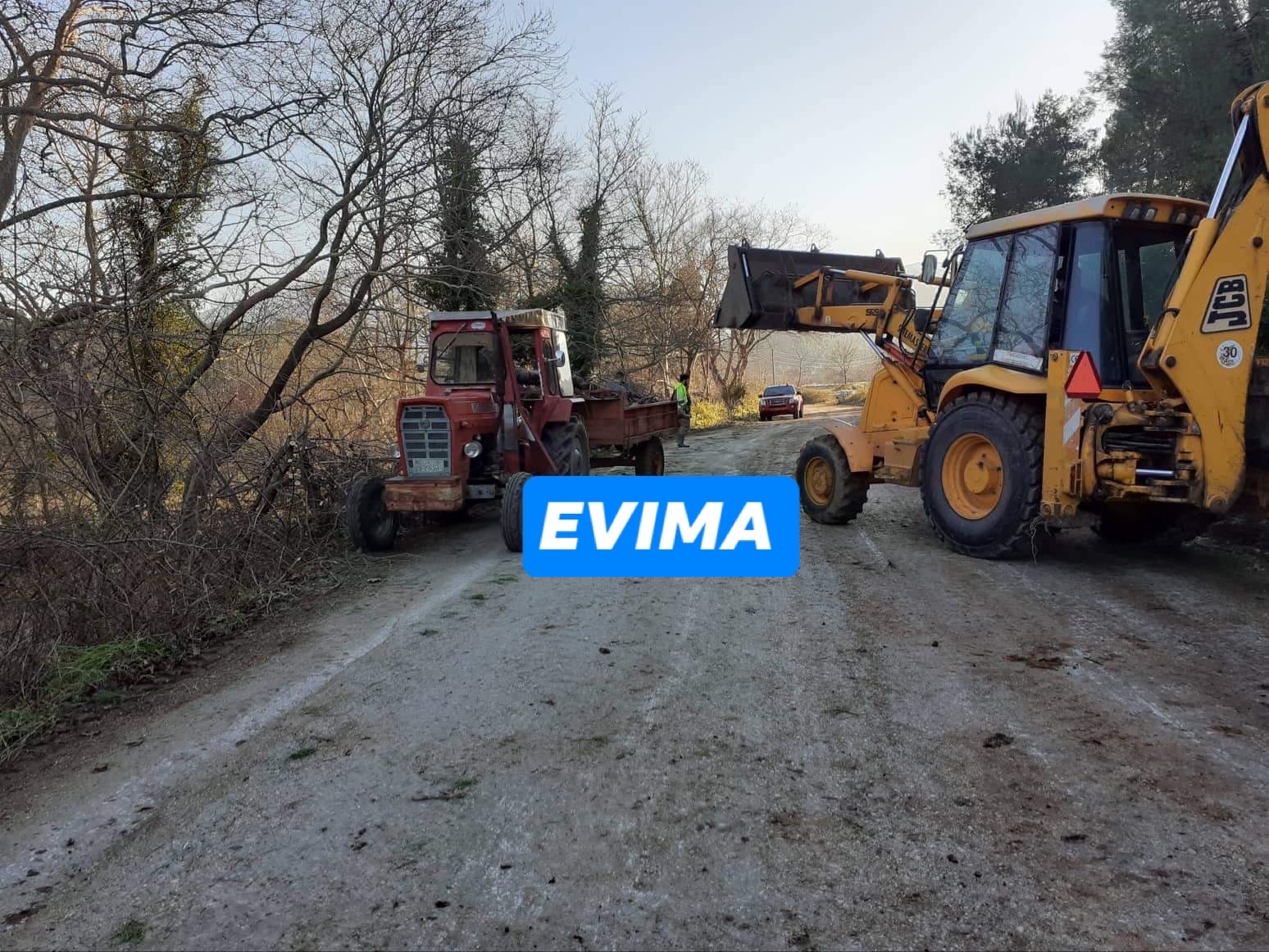 Στους δρόμους τα συνεργεία του Δήμου Μαντουδίου- Λίμνης -Αγίας Άννας-Καθάρισαν κεντρικό δρόμο στο Σπαθάρι[ΦΩΤΟ]