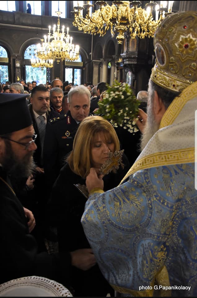 Η πρόεδρος του Επιμελητηρίου Ευβοίας Βούλα Αγιοστρατίτη σας εύχεται