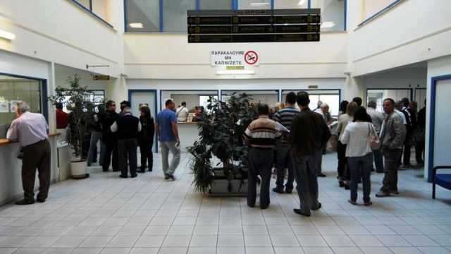 Οφειλές στην εφορία: Πότε ξεκινάει η νέα ρύθμιση των 24 δόσεων