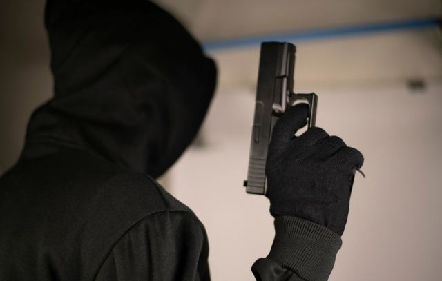 Σε σπίτι γνωστού εφοπλιστή «μπούκαραν» οι ληστές