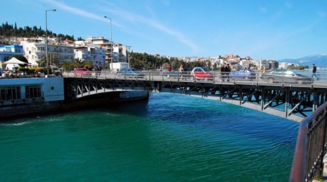 Δεν θα λειτουργήσει από την Μ. Δευτέρα έως και την Τετάρτη η συρταρωτή γέφυρα του Πορθμού του Ευρίπου