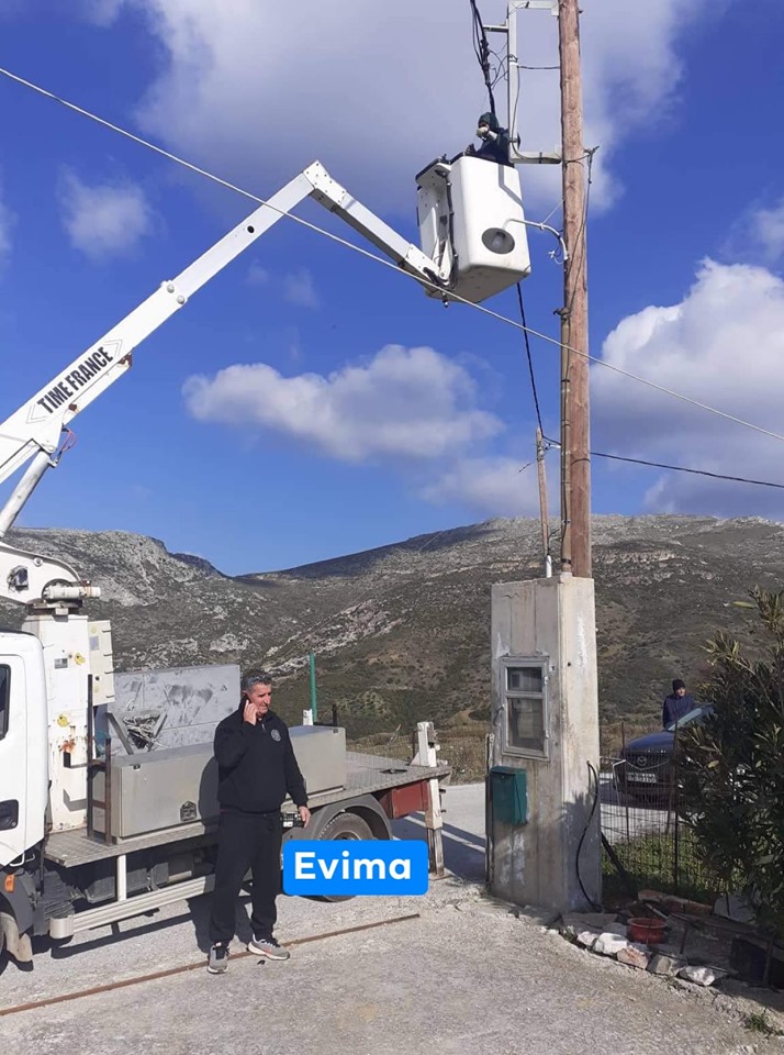 Αποκατάσταση λαμπτήρων στην Κοινότητα Αχλαδερής παρουσία του αντιδήμαρχου Αυλώνος