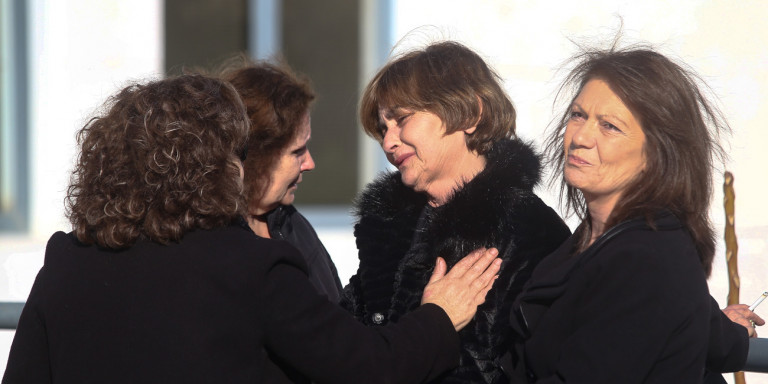 Δολοφονία Τοπαλούδη: Ξέσπασε η μητέρα όταν είδε τους κατηγορούμενους -«Δολοφόνοι, καταστρέψατε τη ζωή μας»