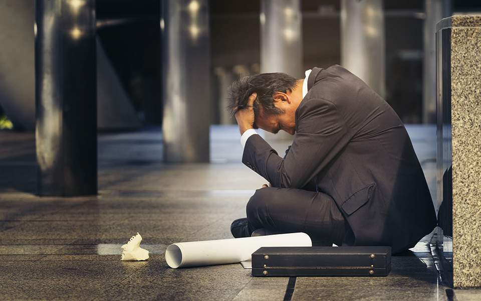 Έρευνα: Η αύξηση του ελάχιστου μισθού σχετίζεται με μείωση των αυτοκτονιών