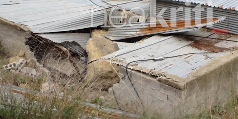 Έζησαν τον τρόμο-Τεράστιος βράχος έπεσε σε σπίτι, γλύτωσε το ζευγάρι [ΦΩΤΟ & ΒΙΝΤΕΟ]