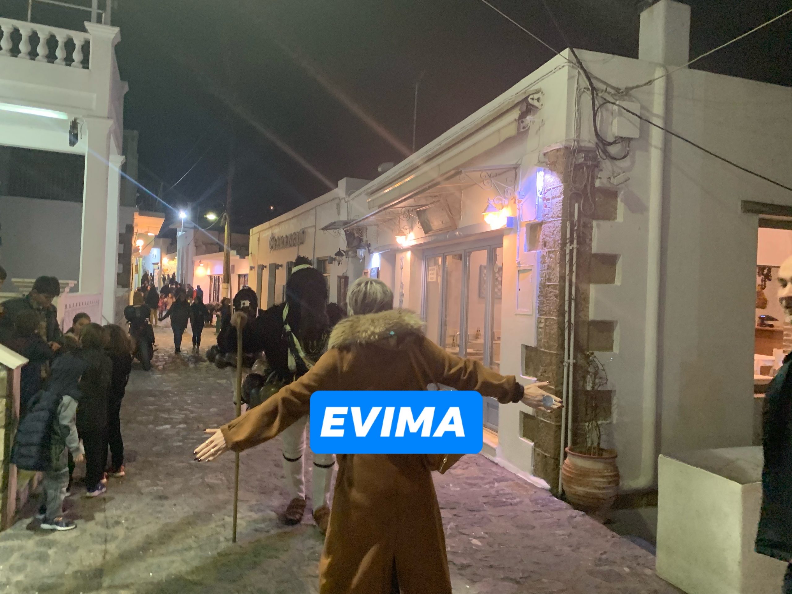 Στα καλντερίμια της Σκύρου με το Γέρο και την Κορέλα η Σοφία Νικολάου[ΦΩΤΟ]