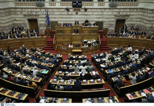 Βουλή: Ψηφίστηκε η αύξηση του Κοινωνικού Μερίσματος και η μείωση του ΦΠΑ στα αντικαρκινικά φάρμακα