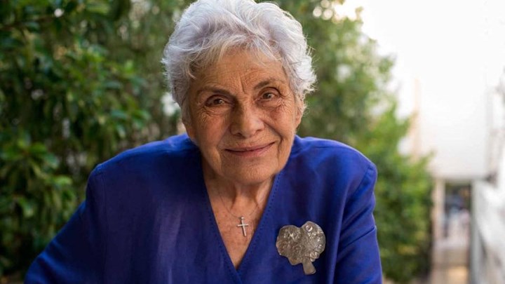 Στην εντατική η Κική Δημουλά -Νοσηλεύεται διασωληνωμένη