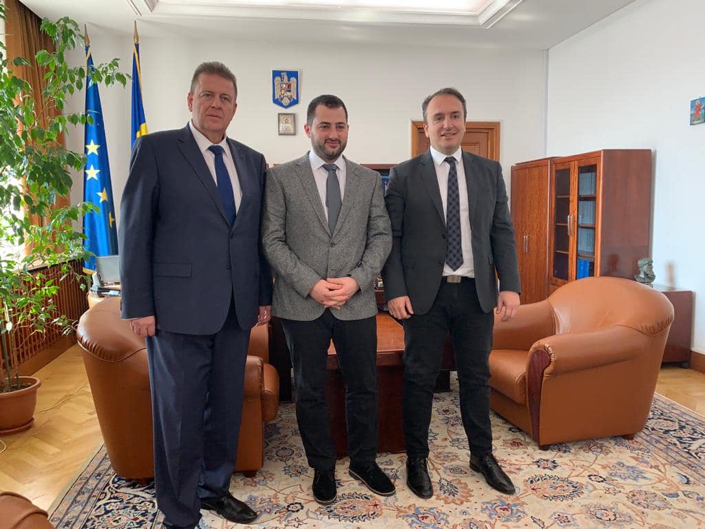 Με τον πρόεδρο της Ομοσπονδίας Ελληνικών Κοινοτήτων Ρουμανίας Σπανός και Κοντζιάς