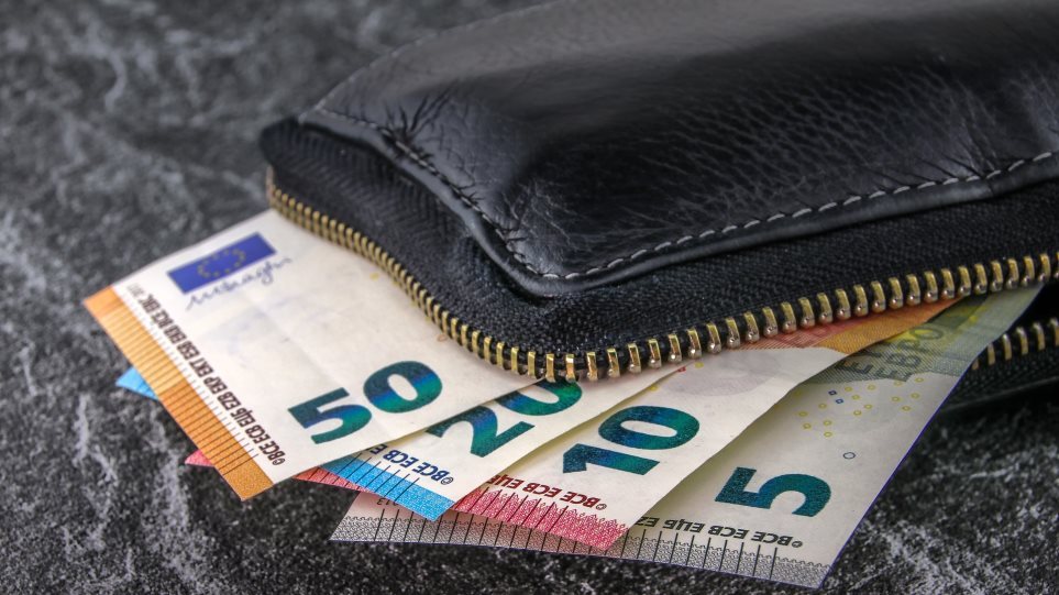 Βοιωτία: Με μια τρυφερή αγκαλιά άρπαξε το πορτοφόλι 80χρονου Βοιωτία: Με μια τρυφερή αγκαλιά άρπαξε το πορτοφόλι 80χρονου