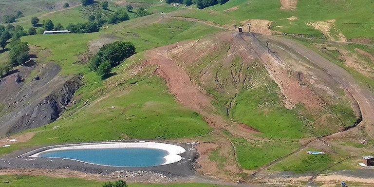 «Η λίμνη της αγάπης» στο Μέτσοβο -Σε σχήμα καρδιάς με σμαραγδένια νερά [βίντεο]