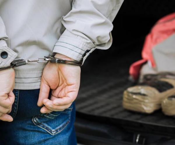 Χαλκίδα: Ένταλμα σύλληψης 26χρονου για διακίνηση ναρκωτικών