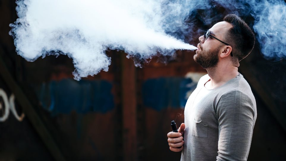 Καπνιστές: Σε τι το «γυρίζουν» όταν κόβουν το τσιγάρο