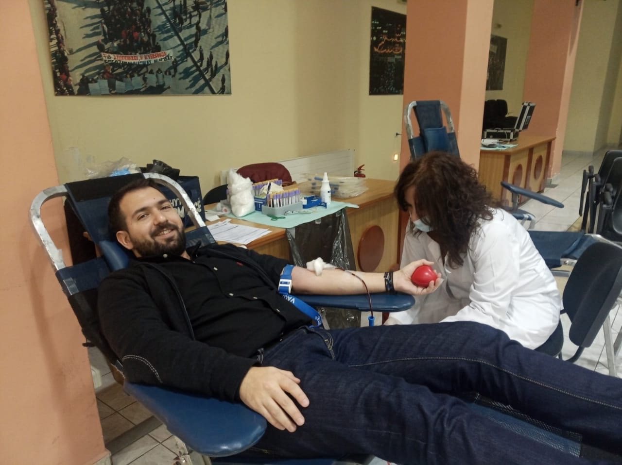 Χρήστος Μούτσιος: Δίνουμε αίμα, δίνουμε χαμόγελα